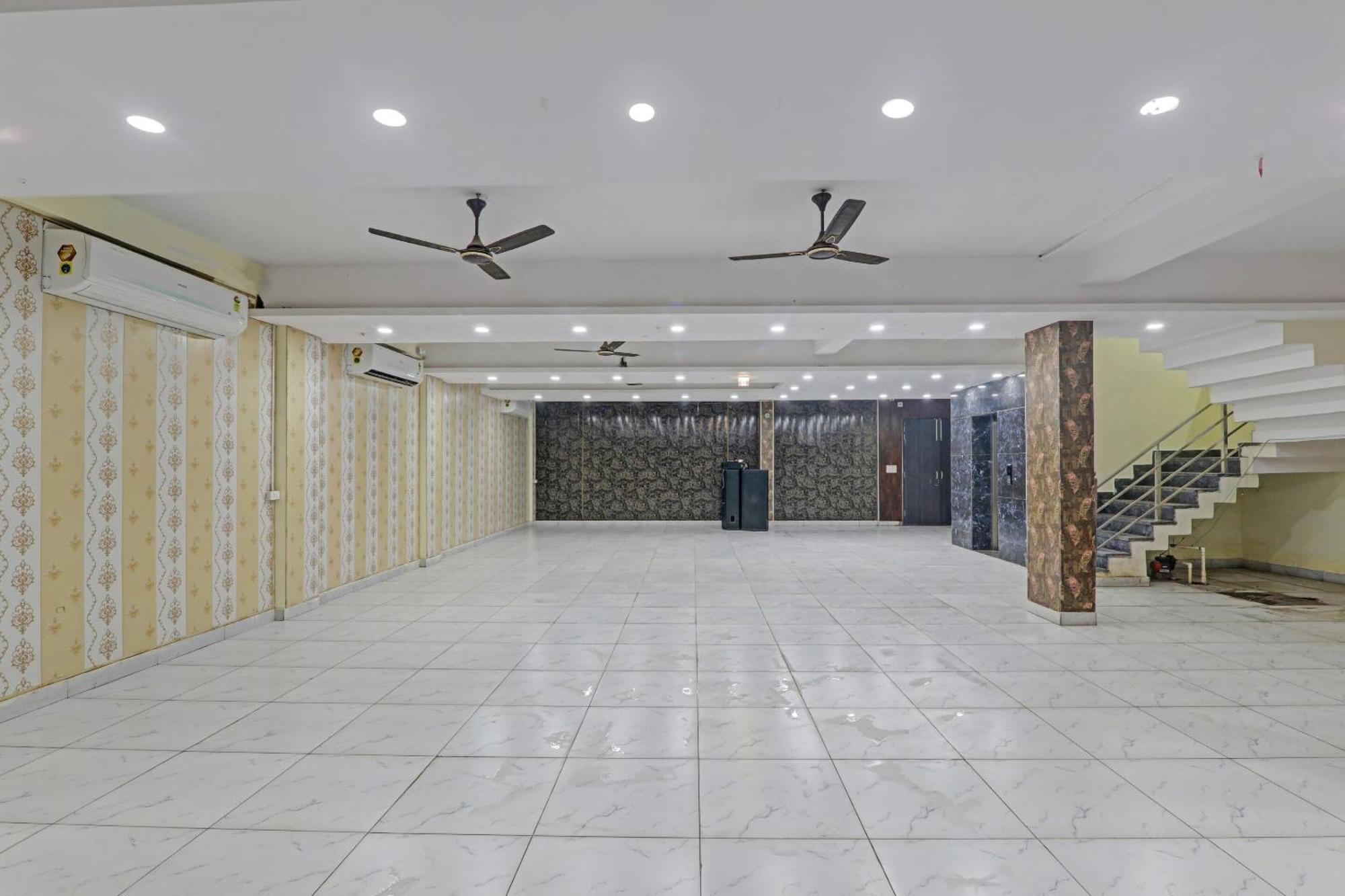 Hotel Collection O Srg Chinhat Exterior foto