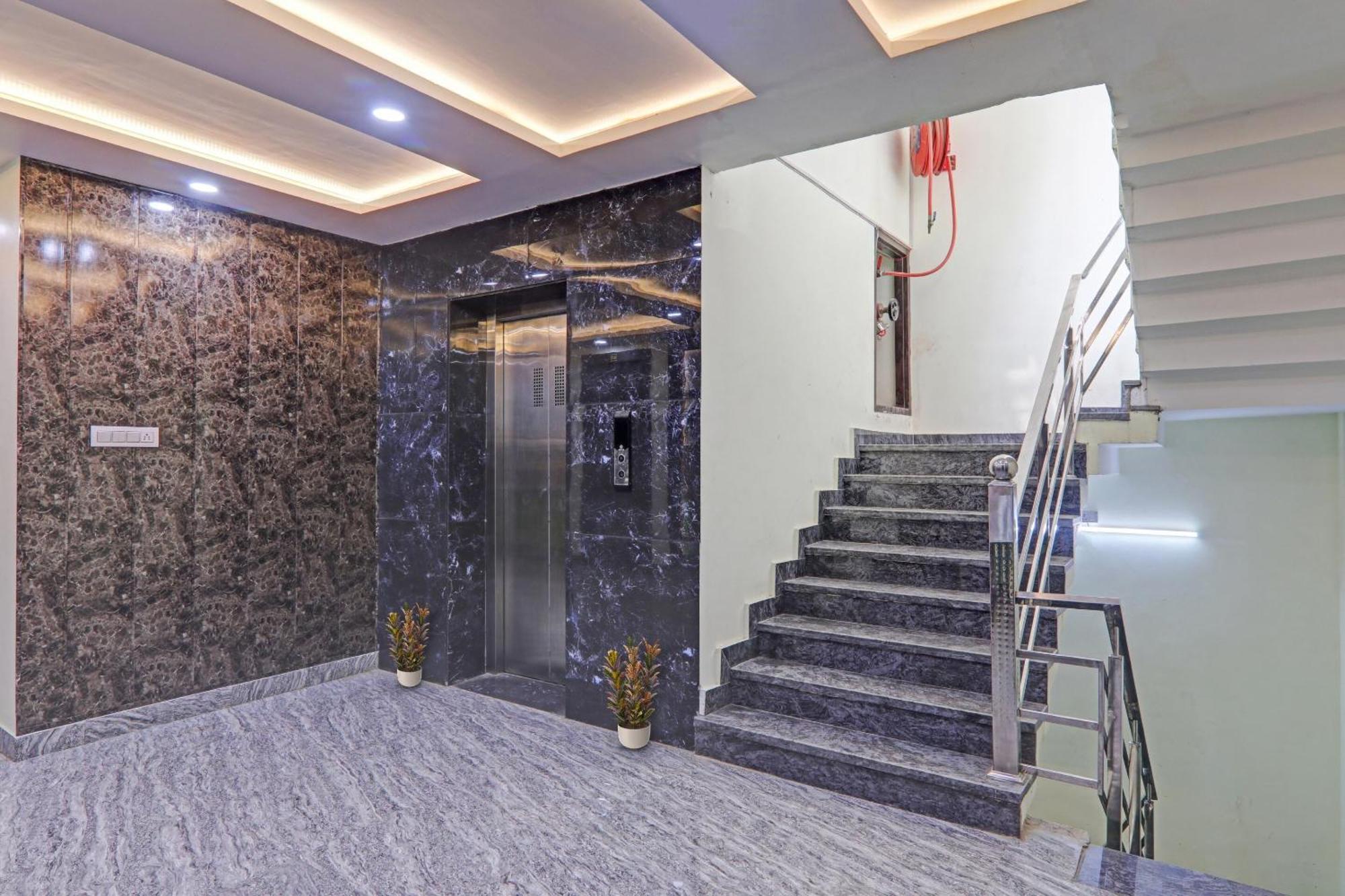 Hotel Collection O Srg Chinhat Exterior foto